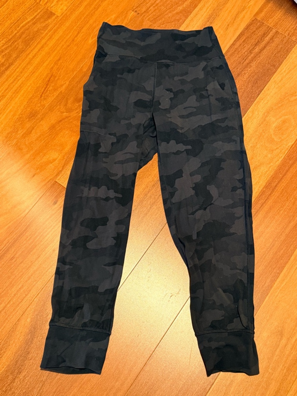 Lululemon Cropped Ready to Rulu Jogger
